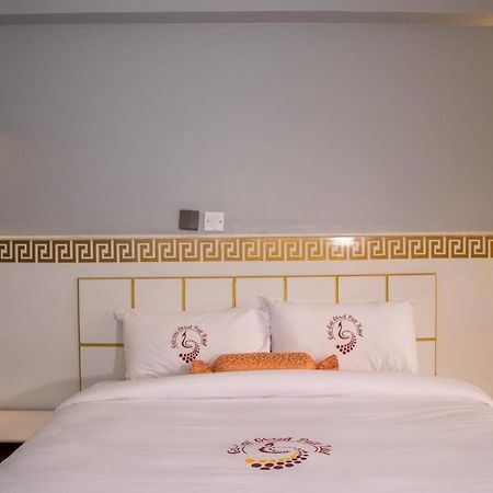 Good Putt Hotel นาคูรู ภายนอก รูปภาพ