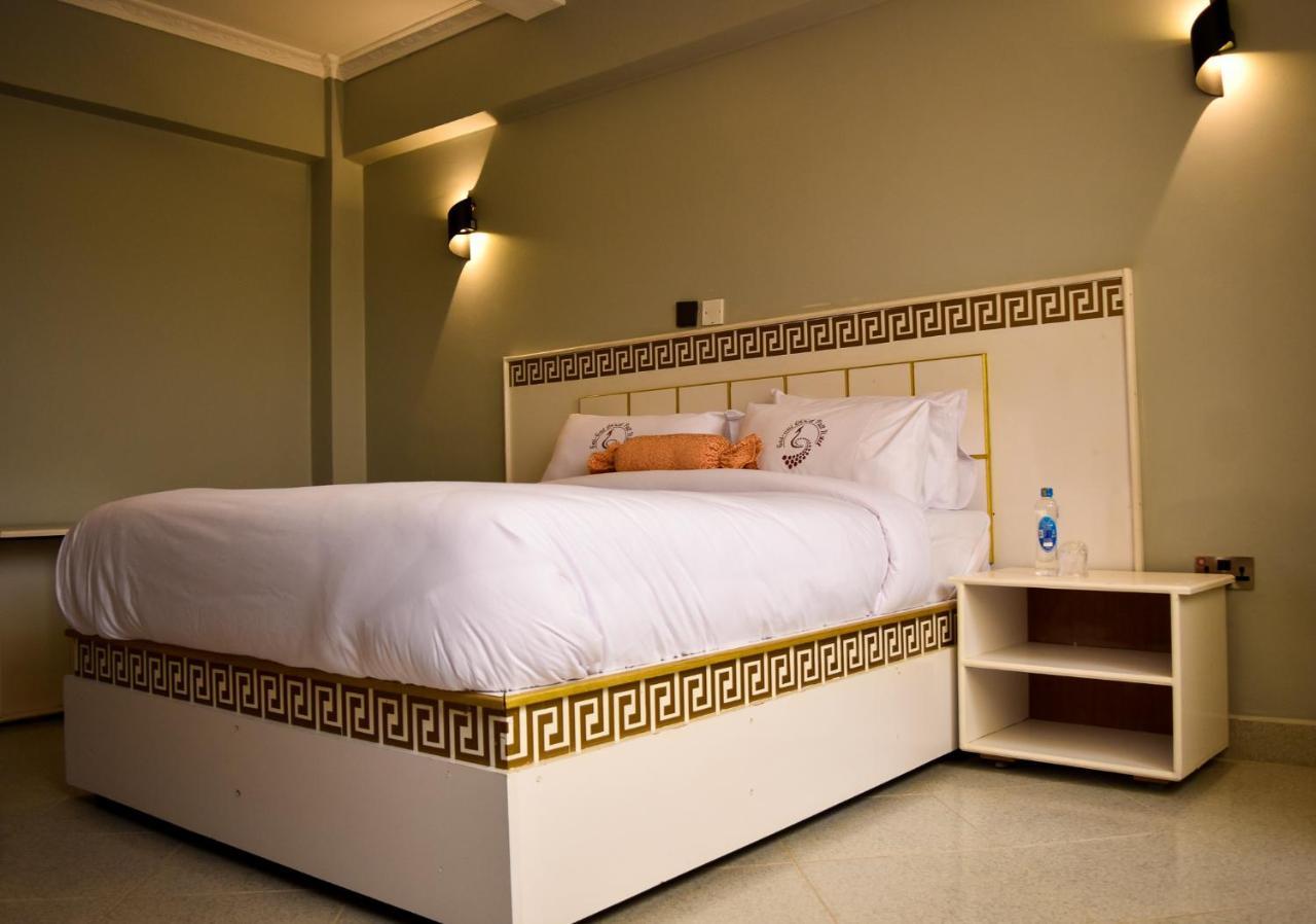 Good Putt Hotel นาคูรู ภายนอก รูปภาพ